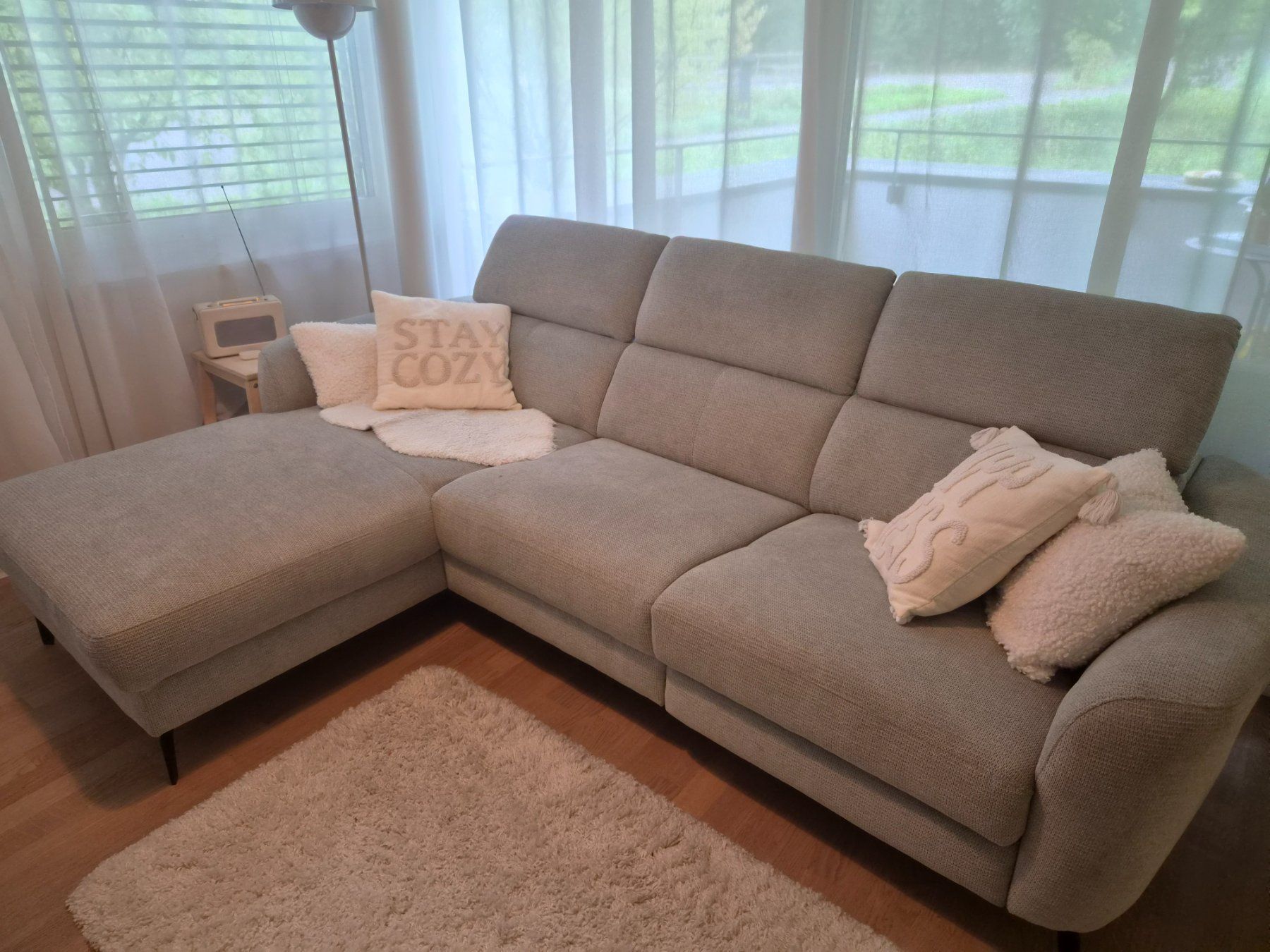 Livique Divani: Livique Sofa "Simba" in der Farbe hellgrau – Usato da Wettswil venduto da Madsor 2