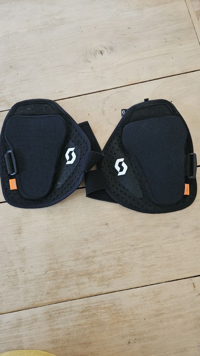 Protezioni & Imbottiture: SCOTT Grenade Evo Schienbeinschoner D30 – Nuovo (secondo la descrizione) da Zürich venduto da OegC