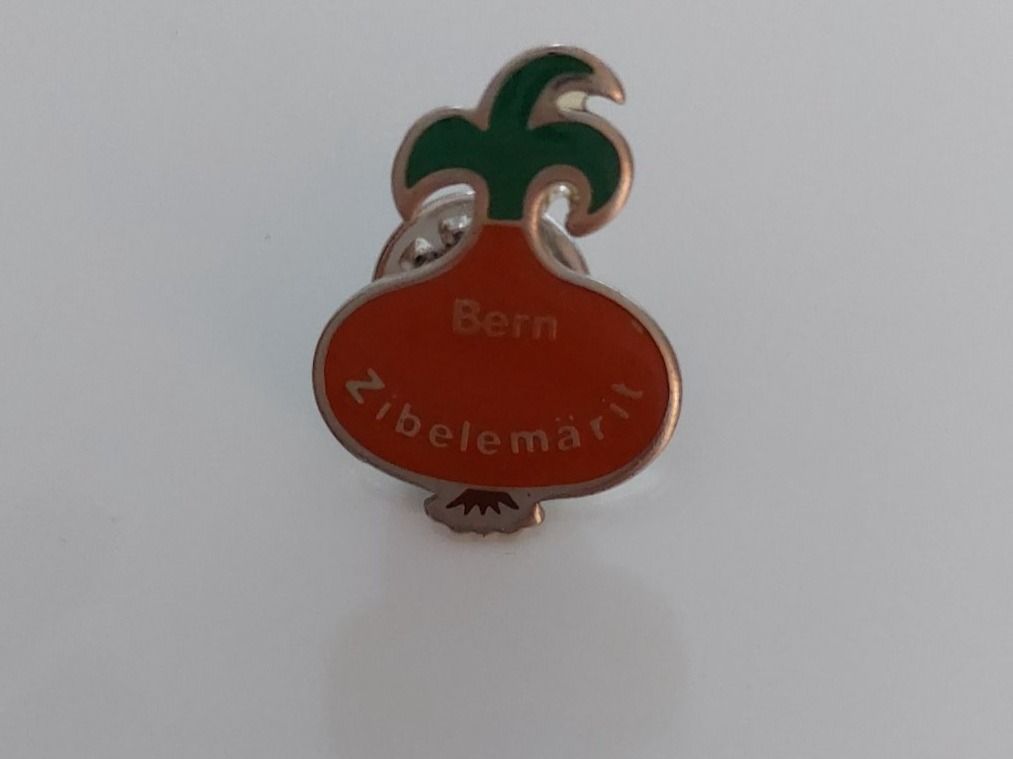 Placchette & Badge: Pin Bern Zibelemärit – Usato da Köniz venduto da Pinscollect