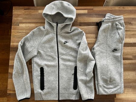 Nike Tech Fleece Trainerjacke und Trainerhose Grösse XS