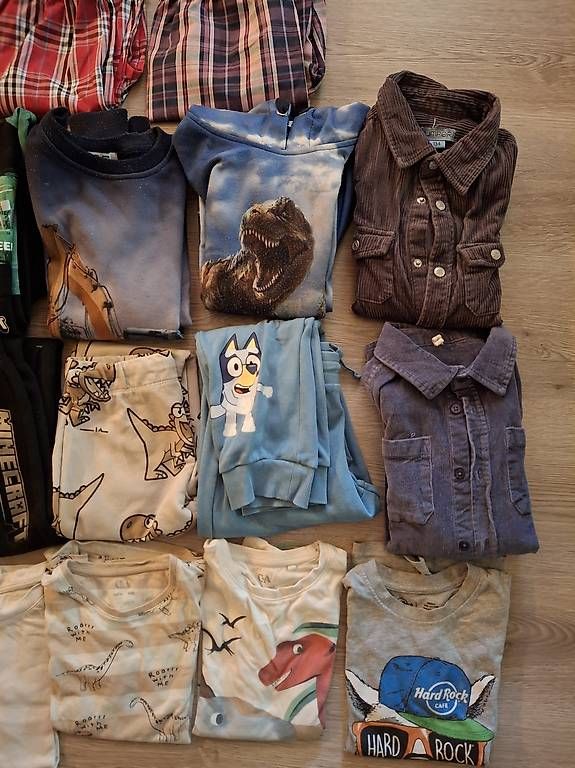 Ensembles coordonnés: Kinderkleidung 134 – D'occasion à Eriswil par swe_t72b 1