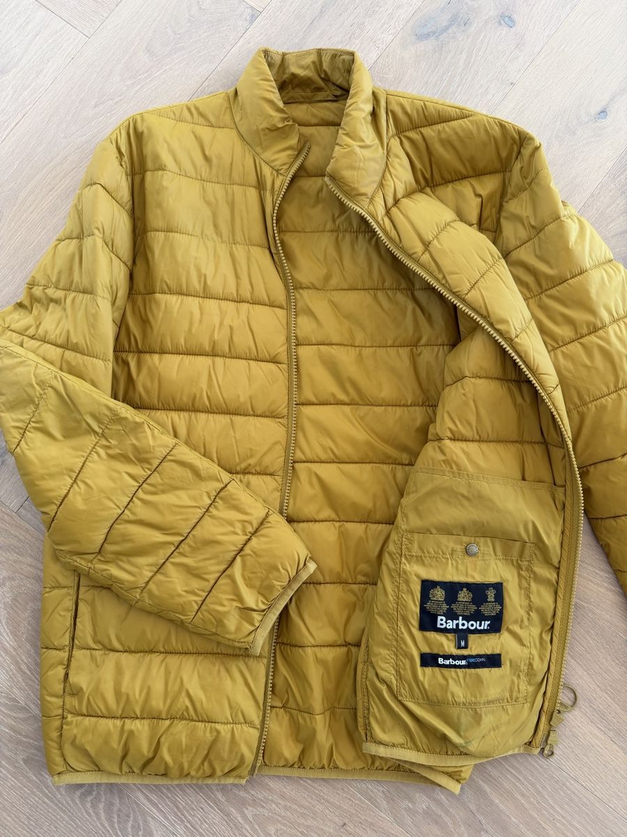 Barbour Giacche: Barbour Fibre Down Puffer Jacket - Size M, Mustard Yellow – Nuovo (secondo la descrizione) da Hergiswil NW venduto da jaybee27 2