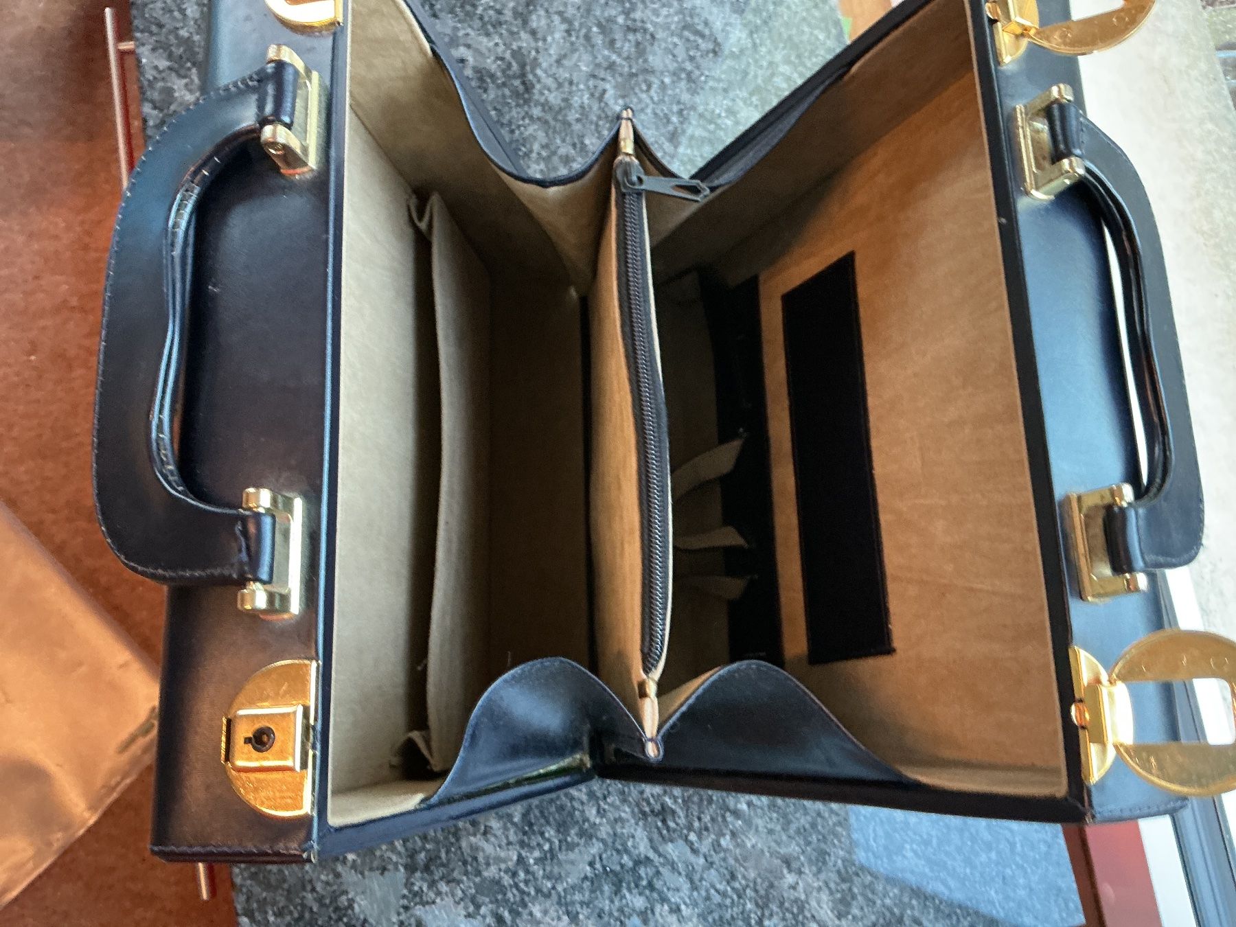 Valigie & Borse: Schwarze Aktentasche aus Kunstleder – Usato da Romanshorn venduto da RibauxM 2
