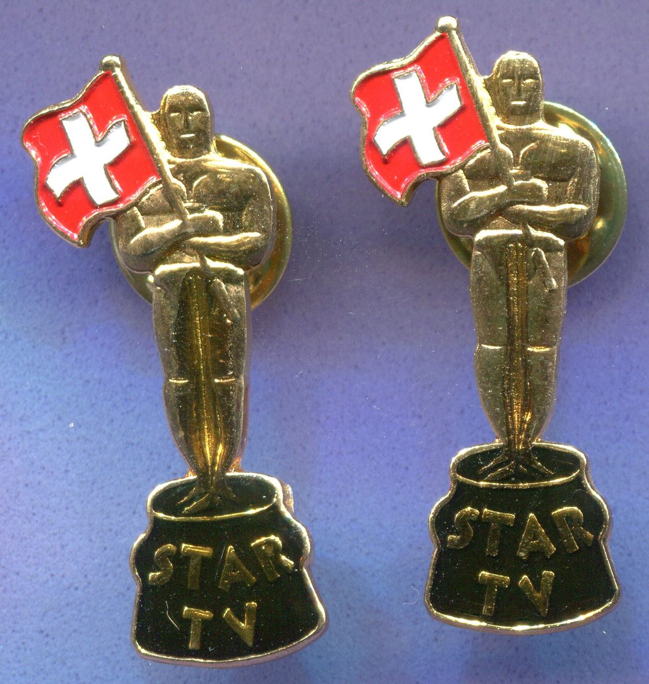 Plaketten & Abzeichen: 2 Pins  STAR TV  Oscar – Gebraucht aus Winterthur von Sammleroase