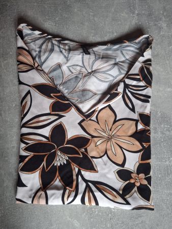 Haut taille S-M marque Chicorée col en V