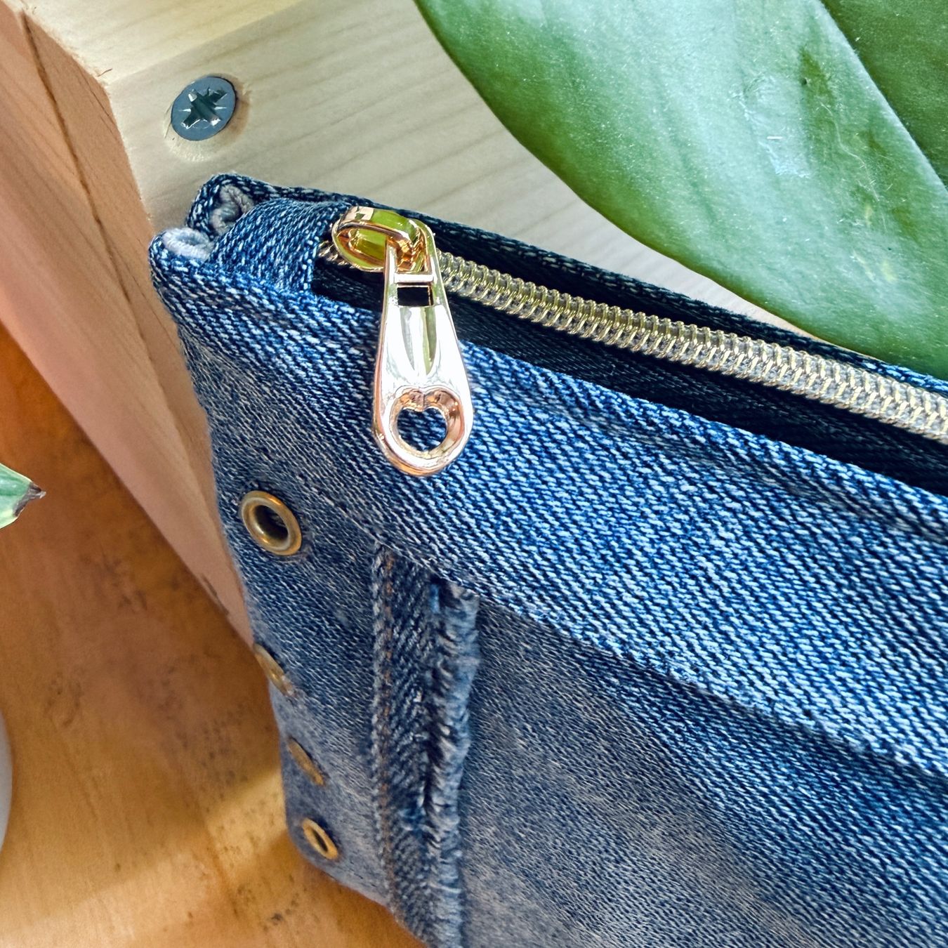 Borse: Handgemachte Denim-Clutch – Nuovo e nell'imballaggio originale da Wald ZH venduto da 2kndPlant 1