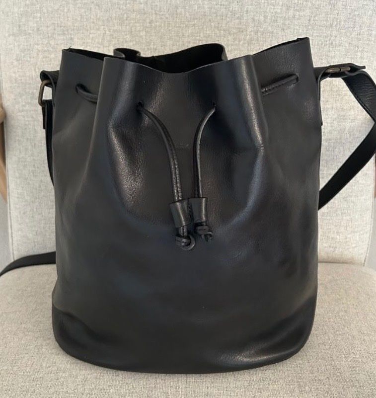 Taschen für Damen: Park Beuteltasche, NP 329Fr. – Gebraucht aus Diegten von ste_pvd5 5