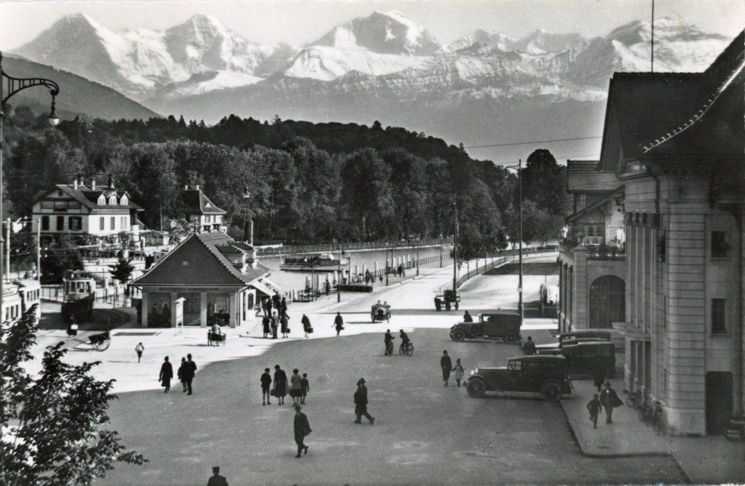 Cartes postales: Thun   BE   -    Bahnhof  /  Oldtimer    ca. 1950 – D'occasion à Brig par Valcards54