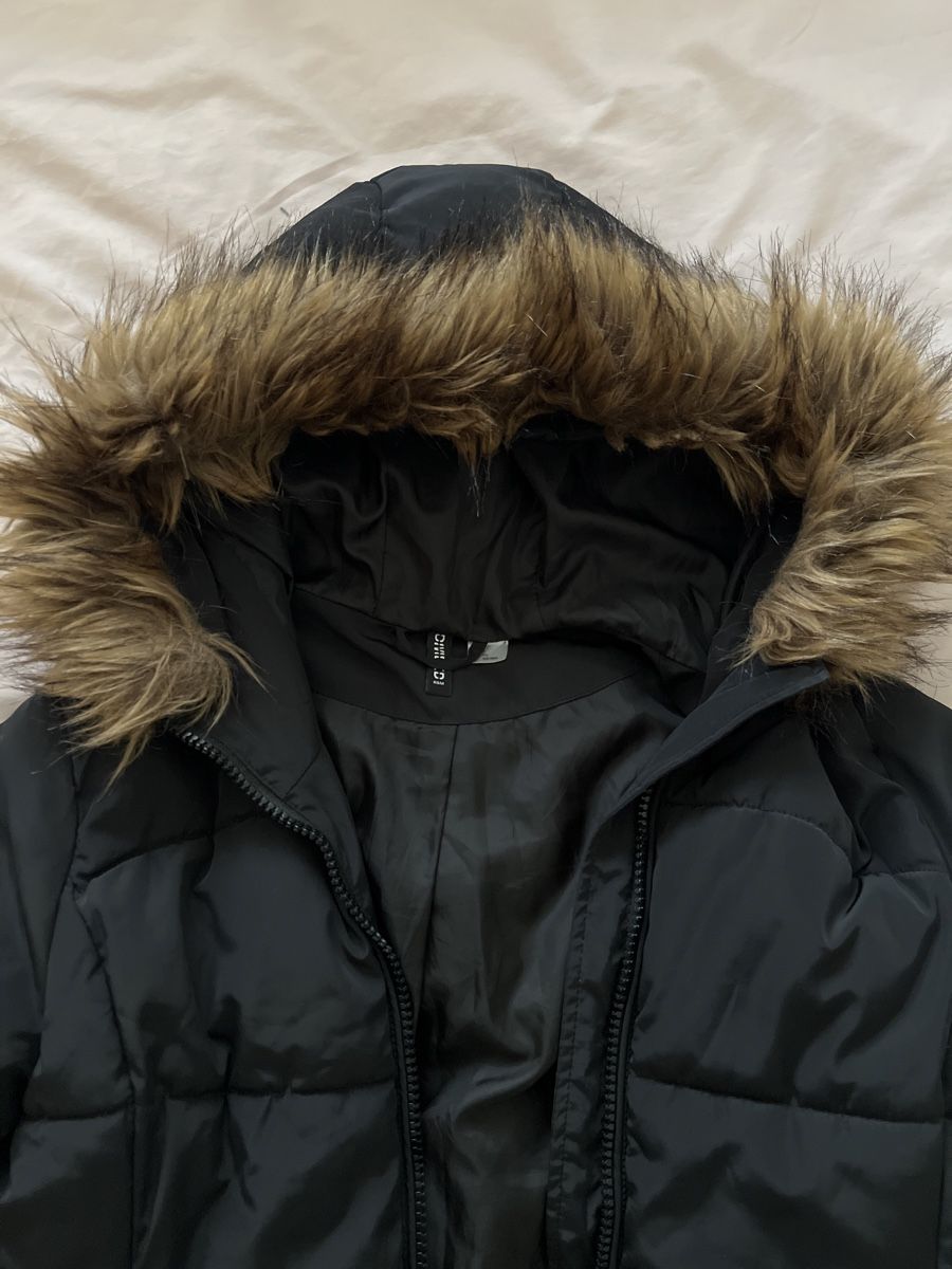 H&M Mäntel: Doudoune H&M noire taille S avec capuche – Gebraucht aus Renens VD von sar_bwz5 2