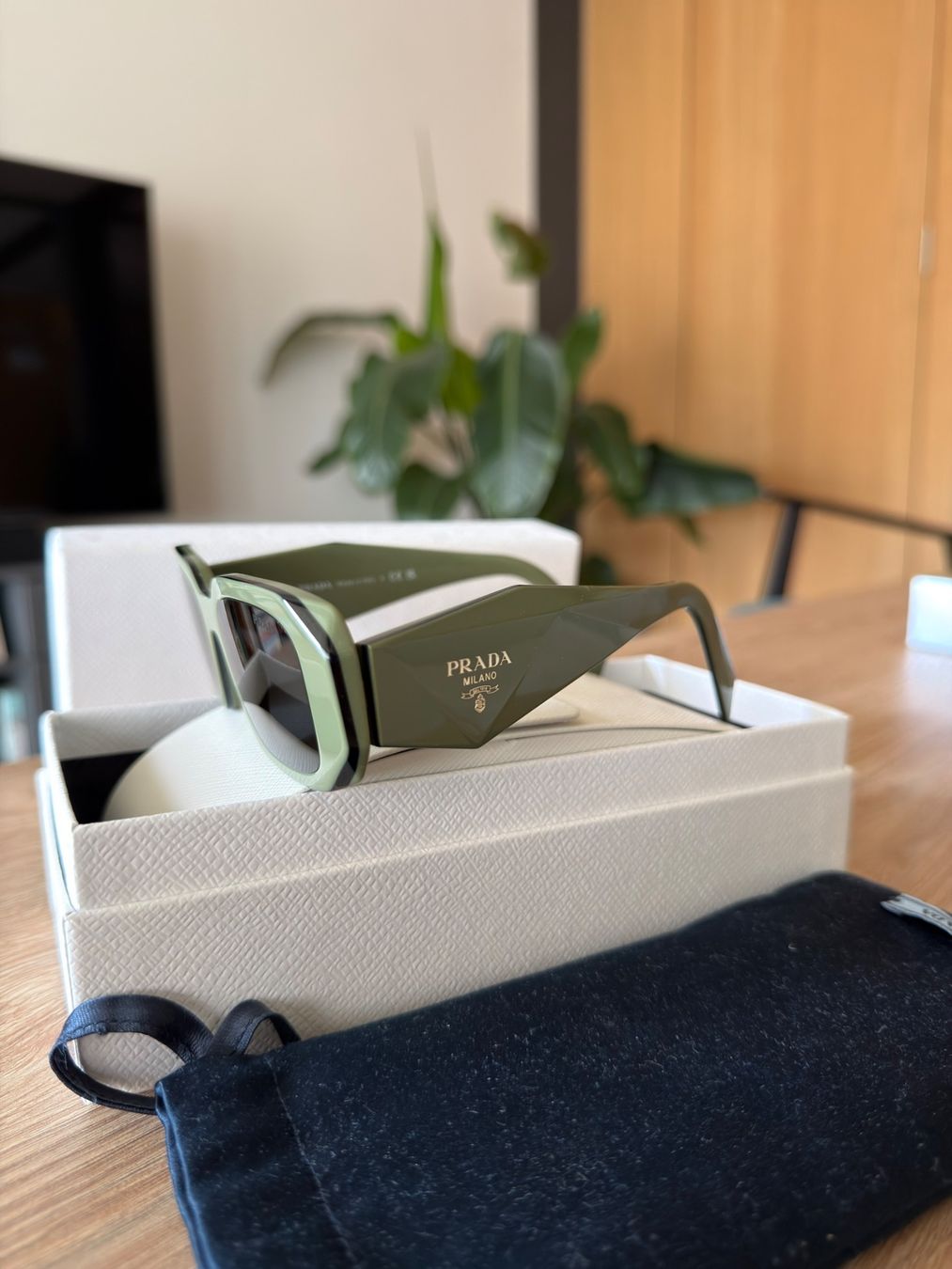 Prada Occhiali & Lenti: Prada sonnenbrille sunglasses PR17WS olive green – Usato da Zürich venduto da weronikam46 1