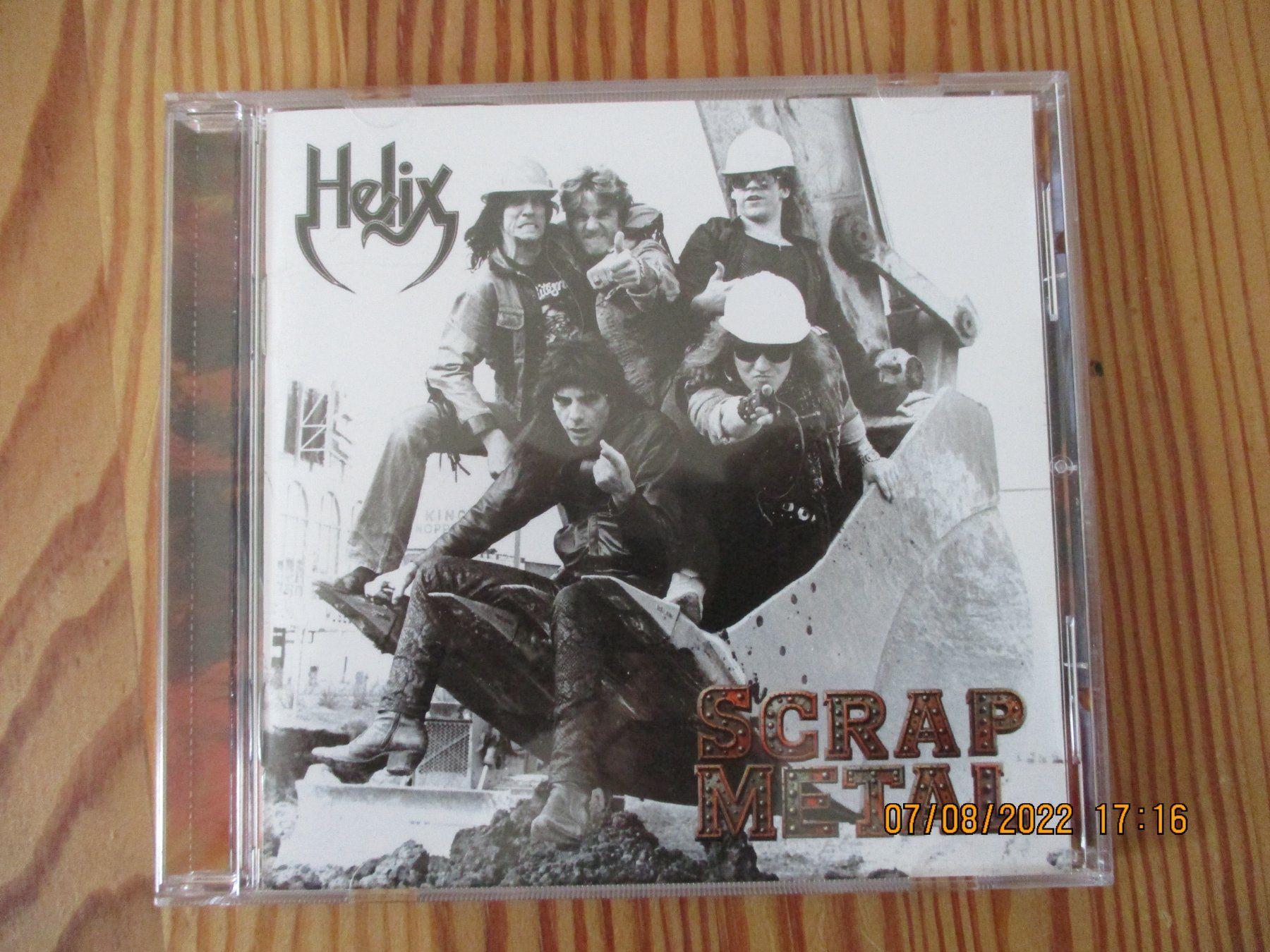 CD: Helix --  Scrap Metal, 2026 – Usato da Liestal venduto da Disc-Point