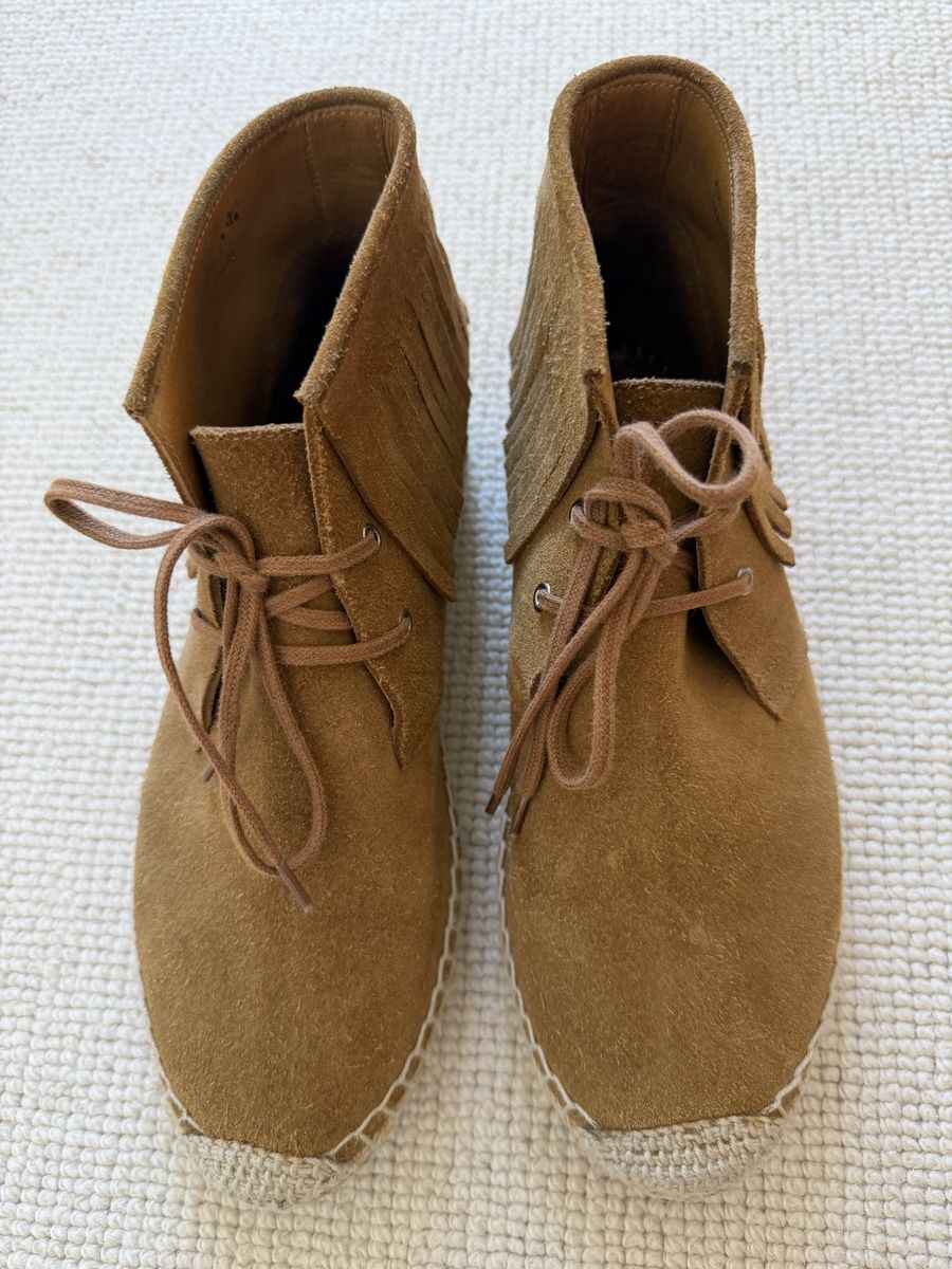 Saint Laurent Damenschuhe: Saint Laurent chaussures daim à franges – Gebraucht aus Genève von bisounours23