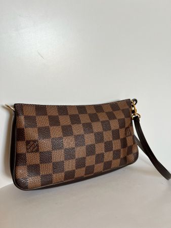 Louis Vuitton Pochette Accessoires in Damier Ebene,
