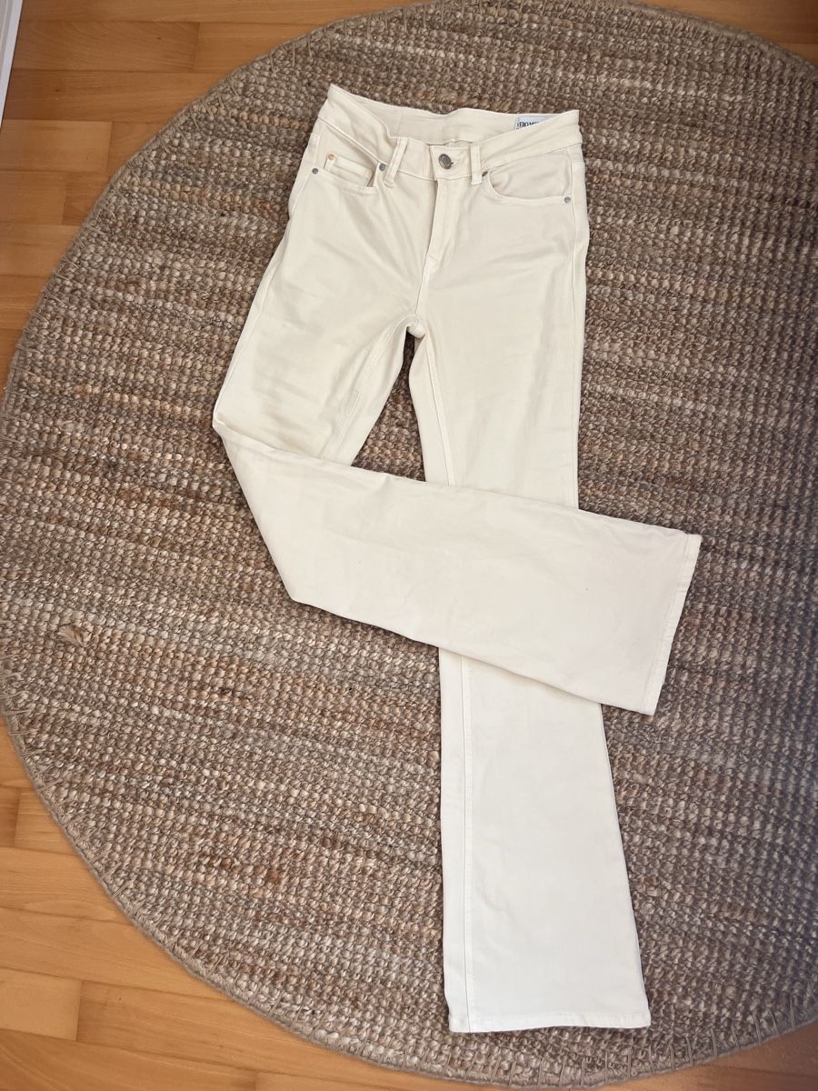 Vero Moda Jeans: Cremfarbene Vero Moda Jeans – Nuovo (secondo la descrizione) da Neudorf venduto da wen_9jfq