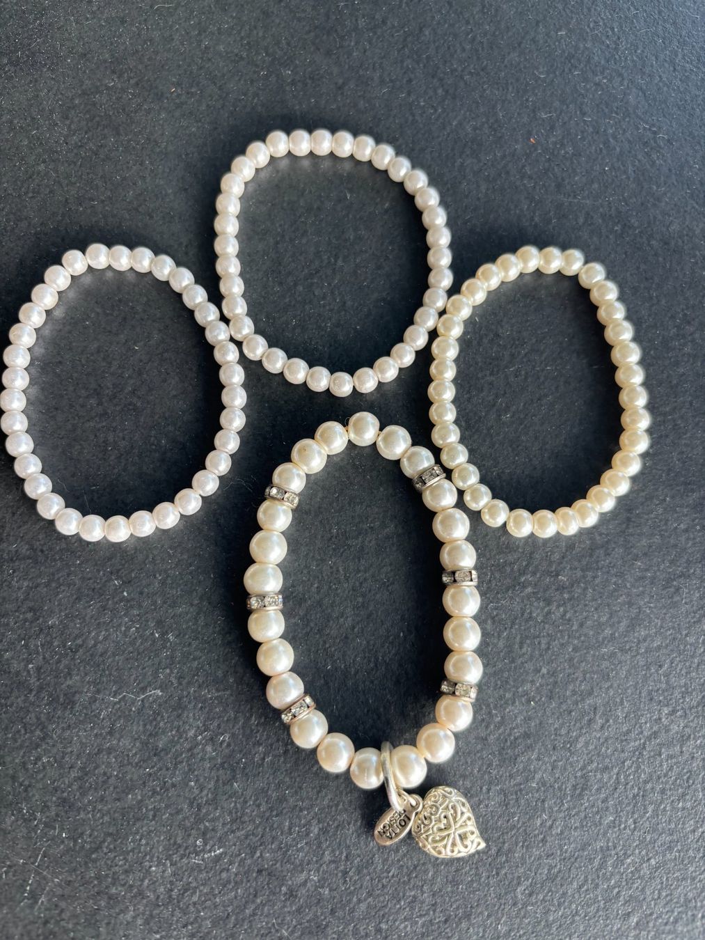 Bracciali & Braccialetti: Armband 4 Stück Perlen, eines mit Herz – Usato da Laax GR venduto da wil_66wq 2