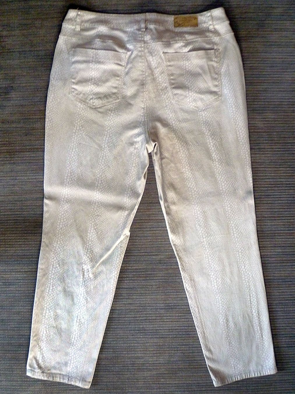 Pantaloni: Hose Damen Grösse 42 – Usato da Aarau venduto da Rdodger 1