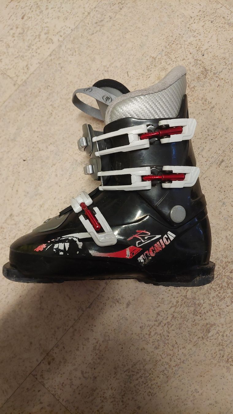 Scarpe per ragazzi: Kinderskischuhe Grösse 35/36 – Usato da Hasle LU venduto da tritoem