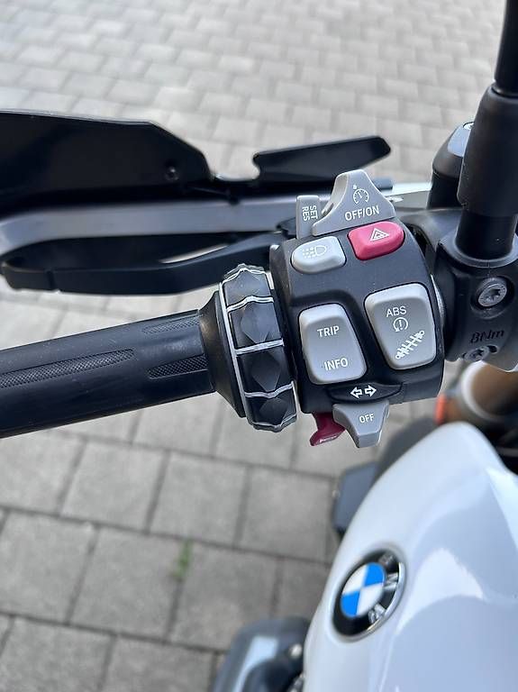 Strada: BMW R 1200 R / LC – Usato da Nesslau venduto da Gamslu 5