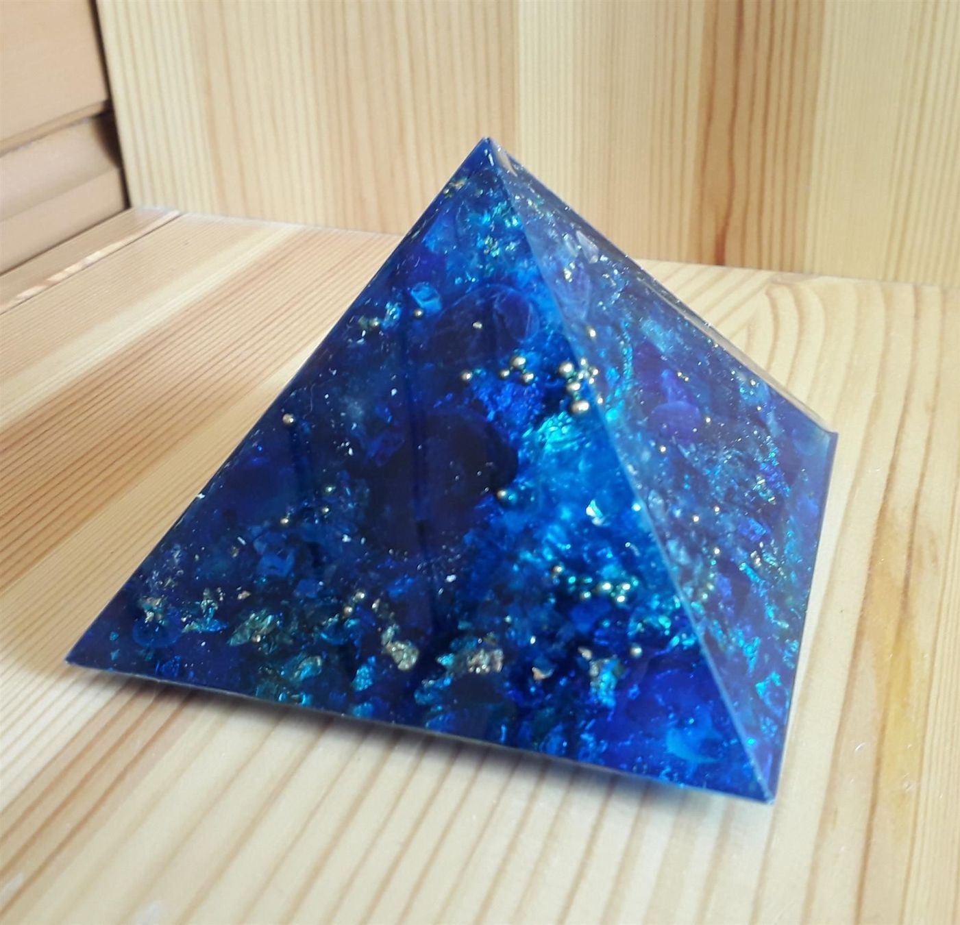 Pietre preziose: ORGONIT Pyramide Medium * dunkelblau – Nuovo e nell'imballaggio originale da Aeschi b. Spiez venduto da KRONLICHT 1