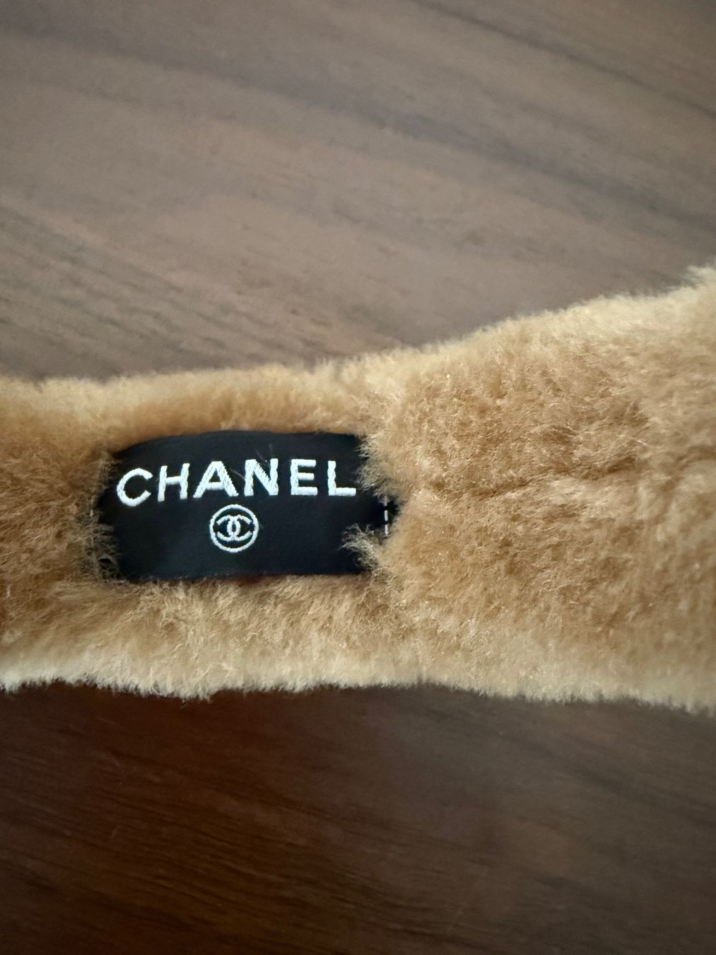 Chanel Copricapi, berretti & cappellini: Chanel Ohrenwärmer – Nuovo (secondo la descrizione) da Embrach venduto da Gsab 2