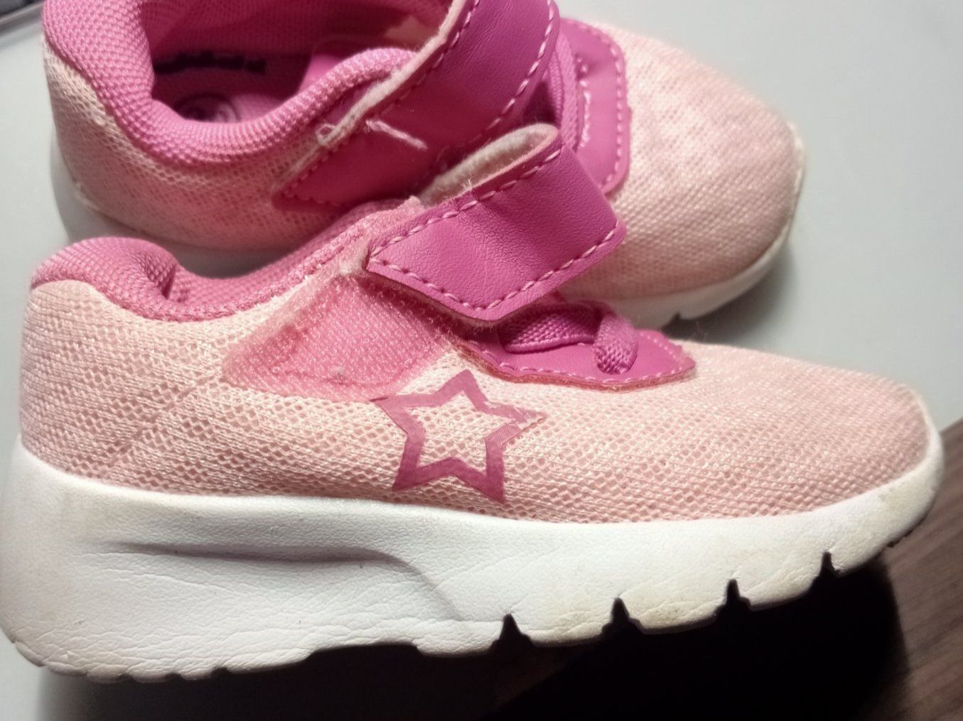 Chaussures garçon: Kinder Turnschuhe grösse 20 – D'occasion à Bilten par ale_8cyx 1