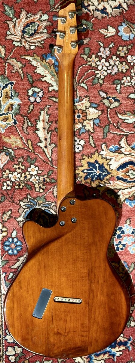 Godin Strumenti musicali: Godin Flat Five X Guitar, Cognac Burst, Mint Condition. – Usato da Coinsins venduto da DrDaktari 3
