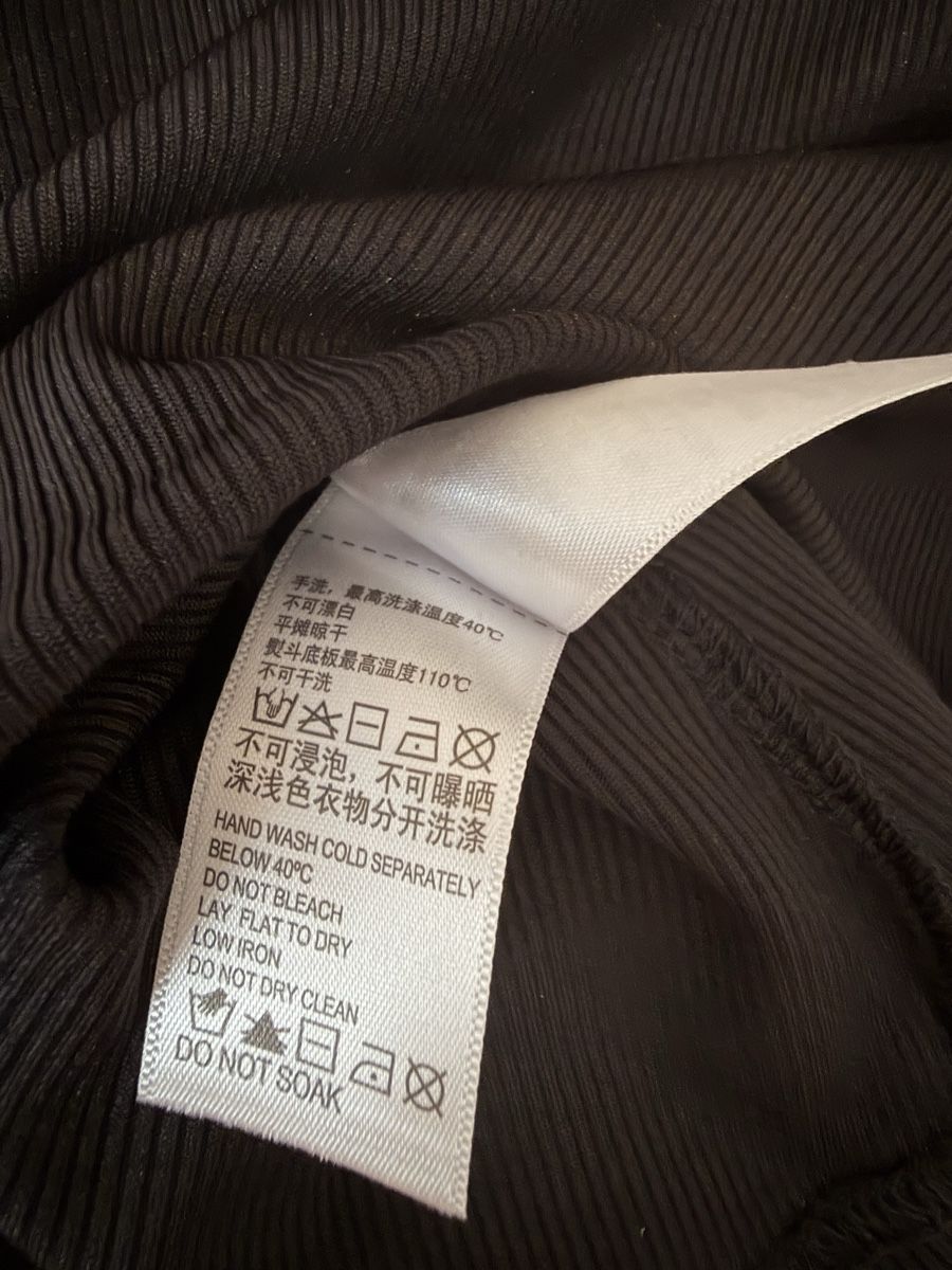 Tops: Bread n Butter Black Ruffle Neckline Top, Size S – Gebraucht aus Brugg AG von Winter789 4