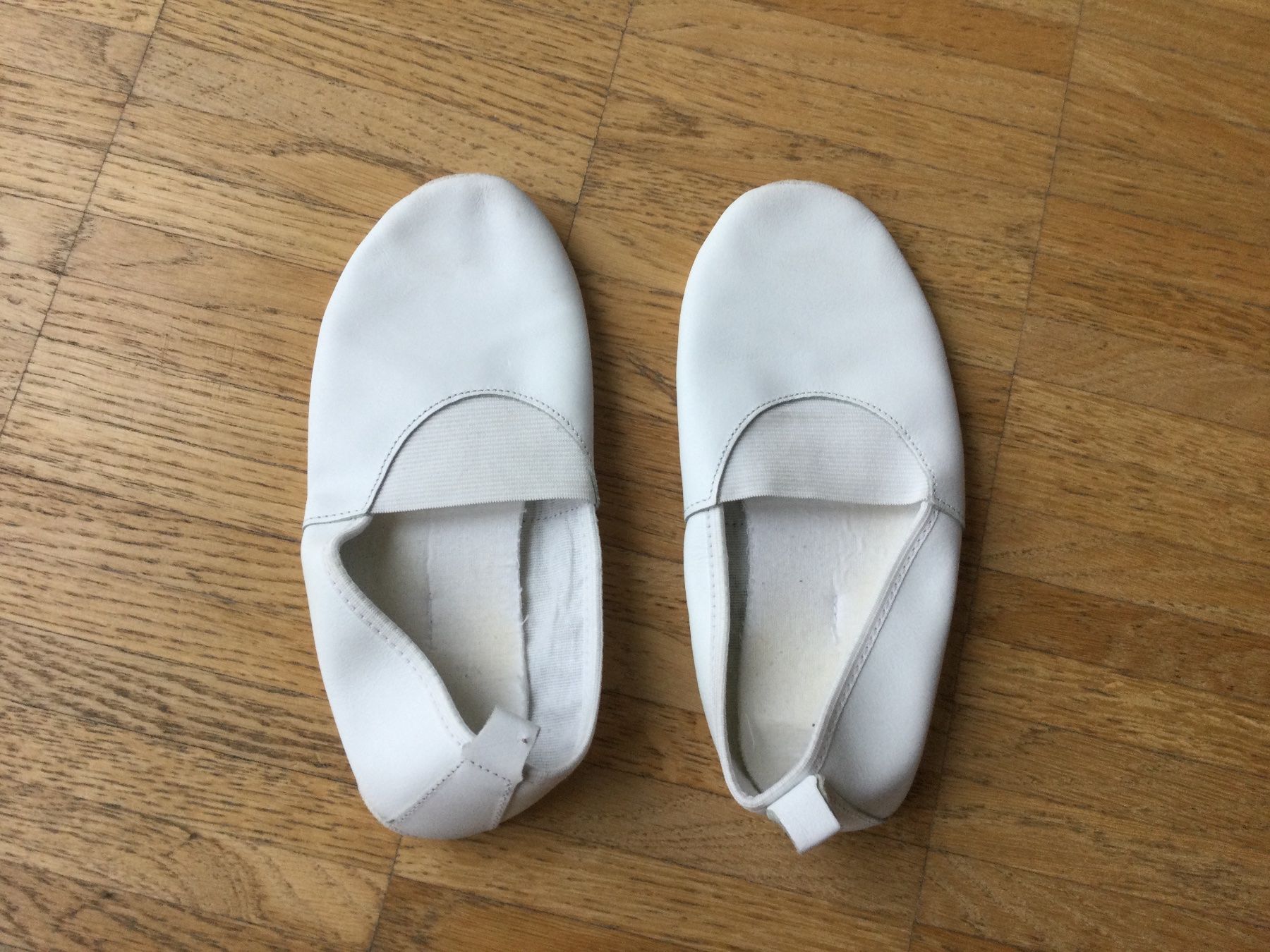 Scarpe per ragazzi: Kinder Gymnastik Schuhe, Gr 34 – Usato da Zürich venduto da VorlonShadow 2