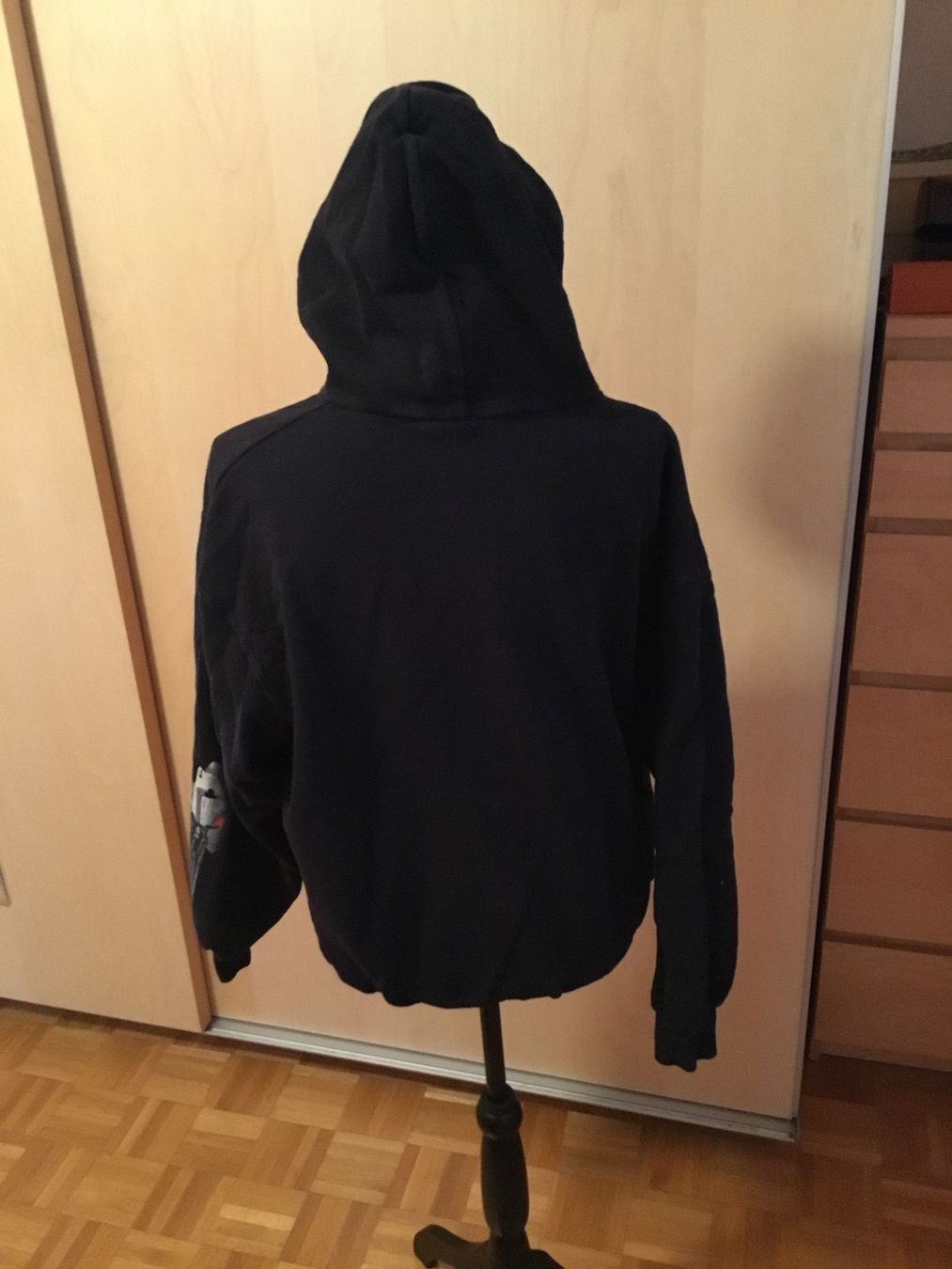 Pullover & Sweatshirts: Cooler Skull Hoodie Gr L – Gebraucht aus Endingen von Warlock 1