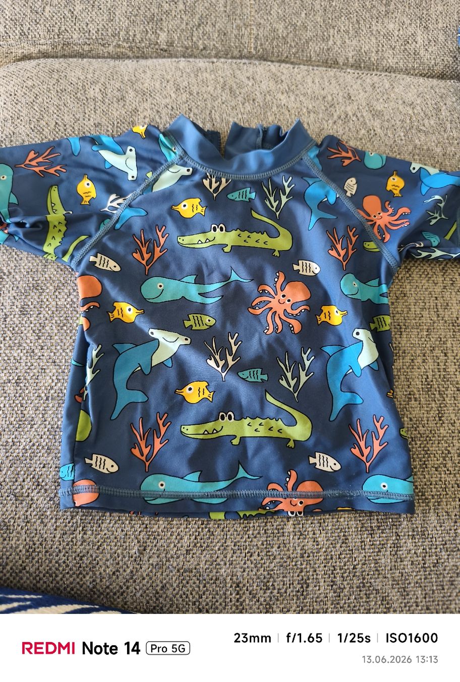 T-shirt: badeshirt uv schutz und sonnenhut – Usato da Zuerich venduto da sil-pas