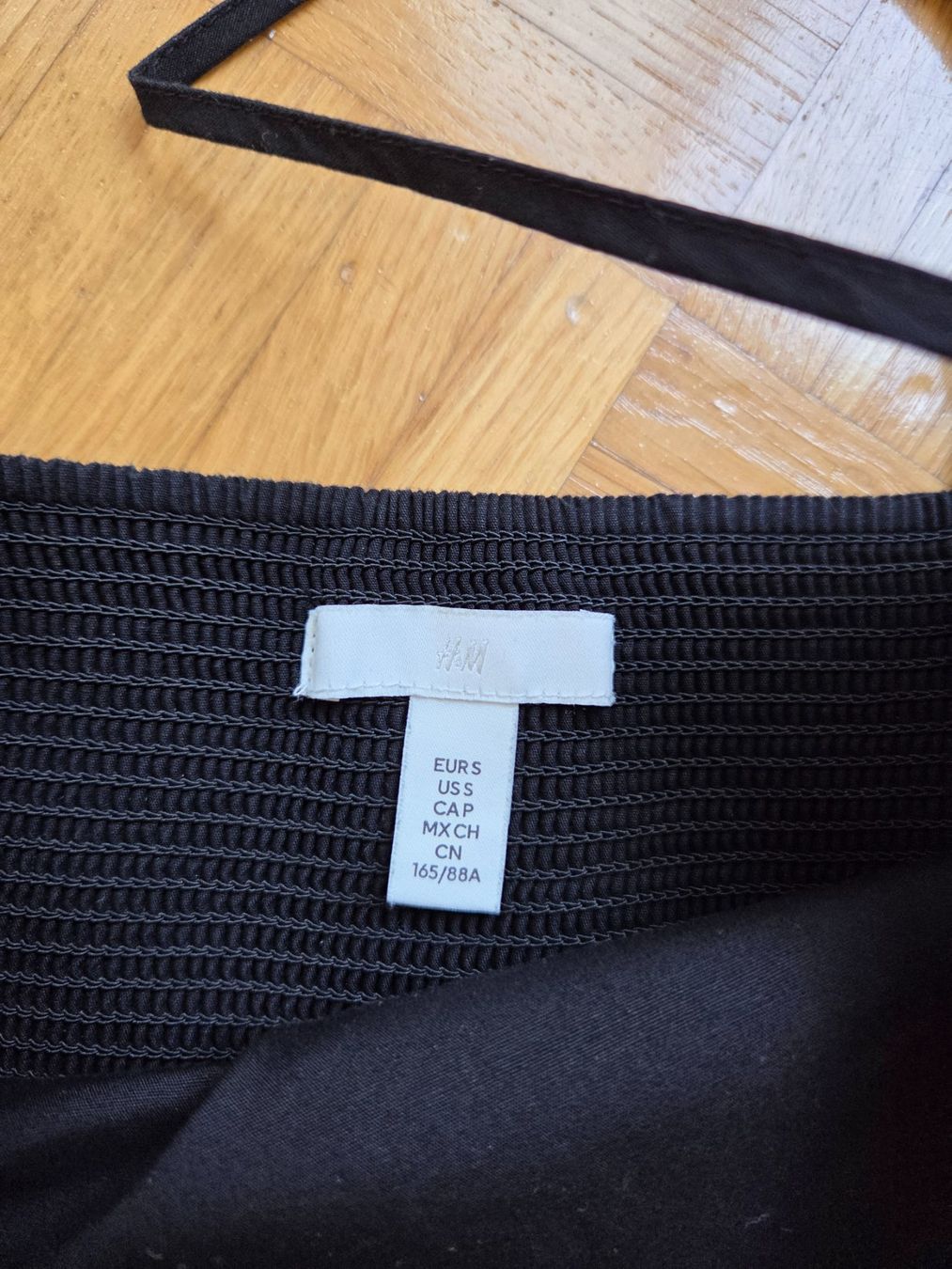 H&M Kleider: Robe noire courte – Gebraucht aus Grand-Lancy von jess.gms 1