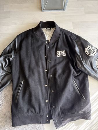 New Era NBA College Jacke schwarz Grösse XL gebraucht