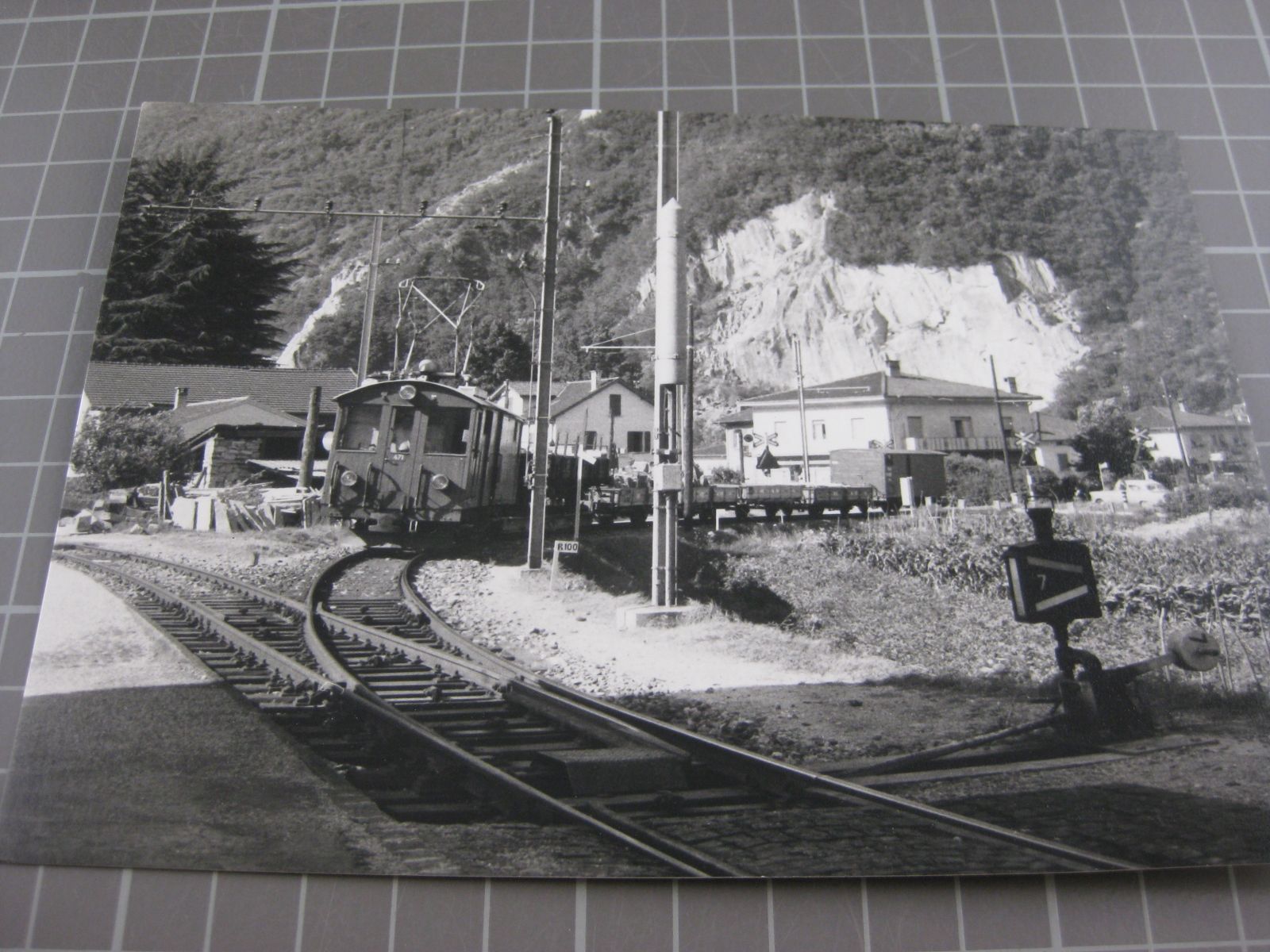 Cartoline postali: AK Castione Arbedo mit Bahn – Usato da Malters venduto da Marosko