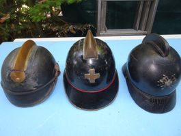 Antike Helme im Lot