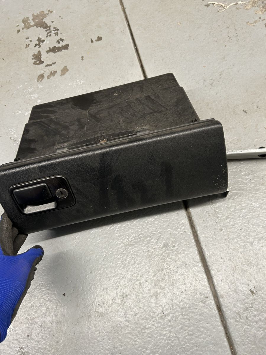 VW Tutti pezzi di ricambio auto: Pezzi VW Golf 3 – Usato da Bellinzona venduto da Yoichi 4