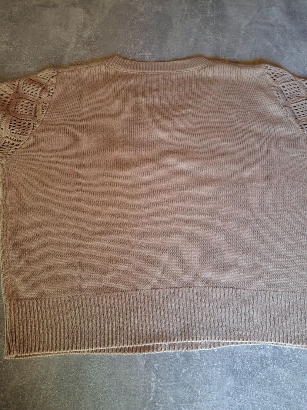 Pulls & Sweat-shirts: Pull col en V taille L manches ajourées – D'occasion à Villiers par san_jn5w 3