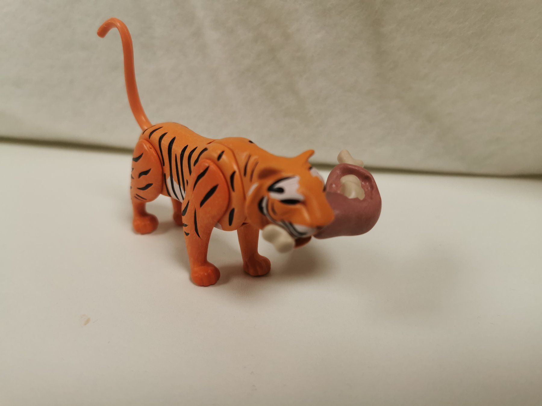 Playmobil Spielzeuge: Neuer Tiger mit Knochen von Playmobil – Neu (gemäss Beschreibung) aus Langendorf von Laedi6 1
