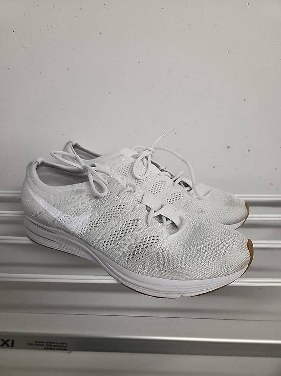 Nike Scarpe da uomo: Nike Flyknit Trainer Weiß Gum Grösse 42 – Usato da Rüfenacht BE venduto da Biancaro