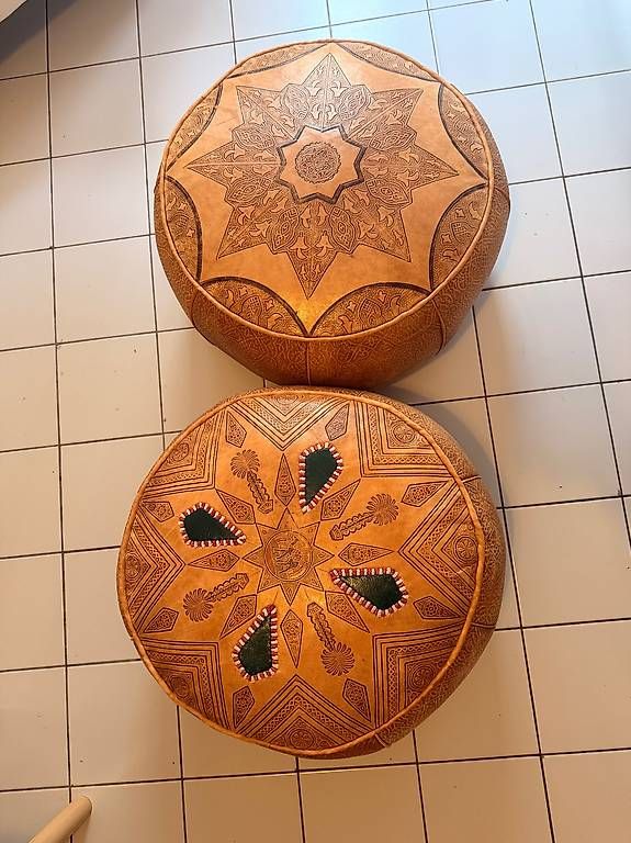 Tabourets: Pouf en cuir – D'occasion à Genève par mer_56bs