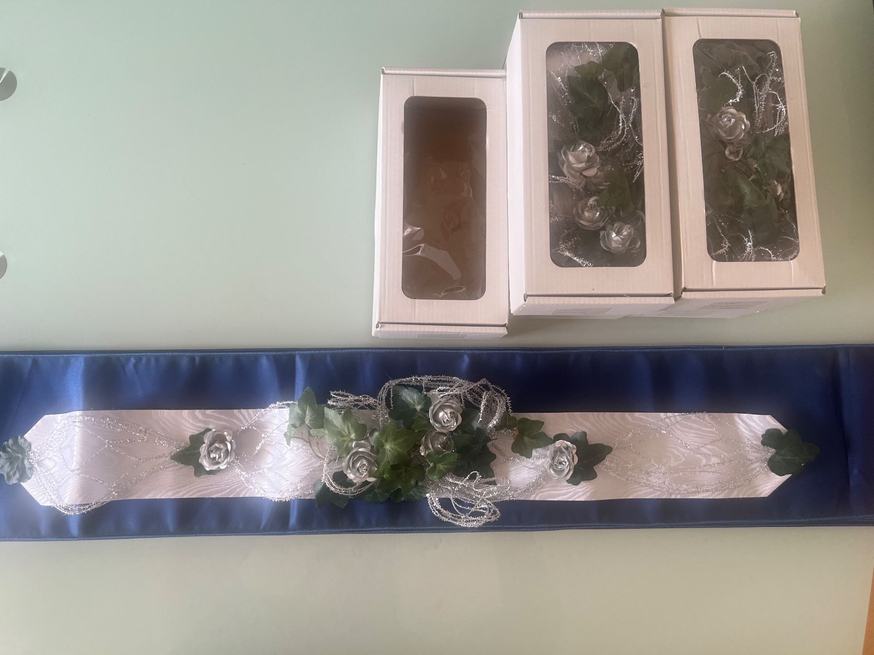Tutte le decorazioni: Tischband (Silberne Rose) – Nuovo e nell'imballaggio originale da Näfels venduto da ale_c9qn