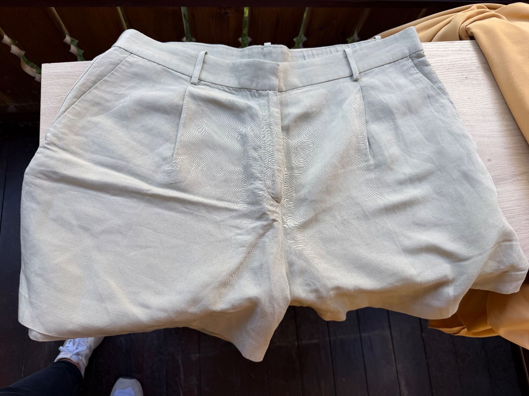 H&M Pantaloni: H&M Leinen Shorts / beige/  Gr.50 – Usato da Zermatt venduto da cacador