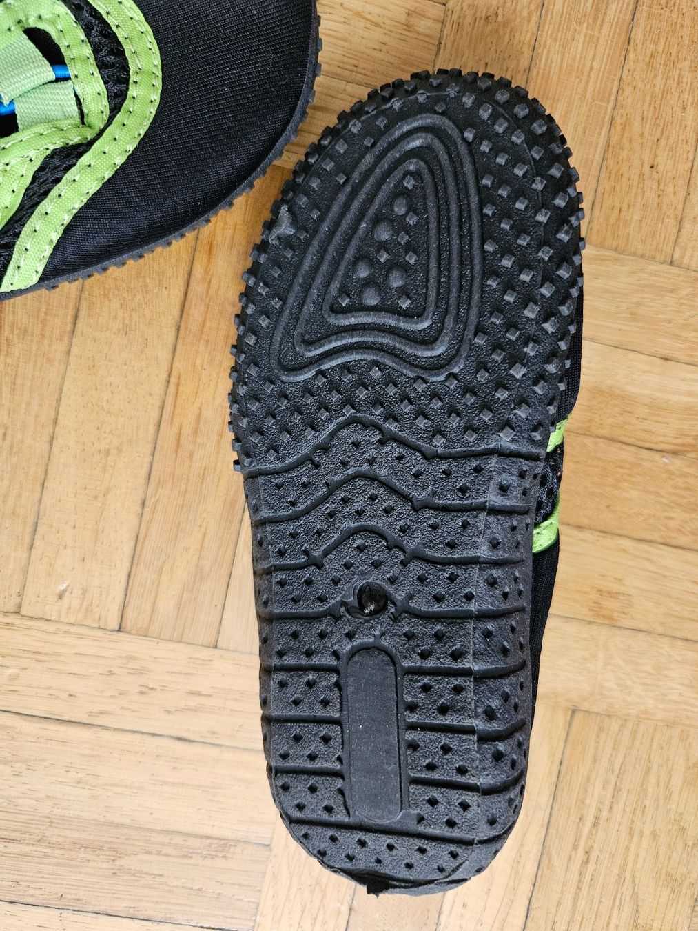 Scarpe per ragazzi: Badeschuhe Gr. 27 Panther – Nuovo (secondo la descrizione) da Unterengstringen venduto da saraman 2