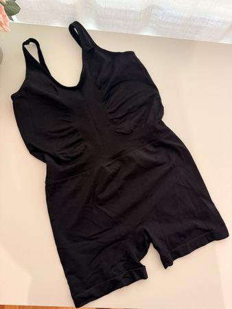 Workout Jumpsuit schwarz Grösse M guter Zustand