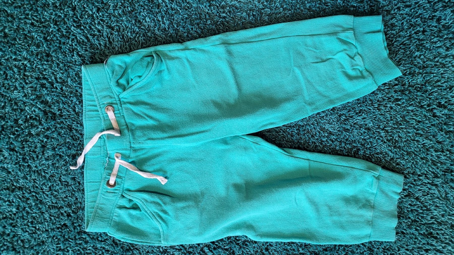 Bench Pantaloni: Bench 7/8 Sporthose türkis Gr. 128 / 134 – Usato da Warth venduto da aussieaussie