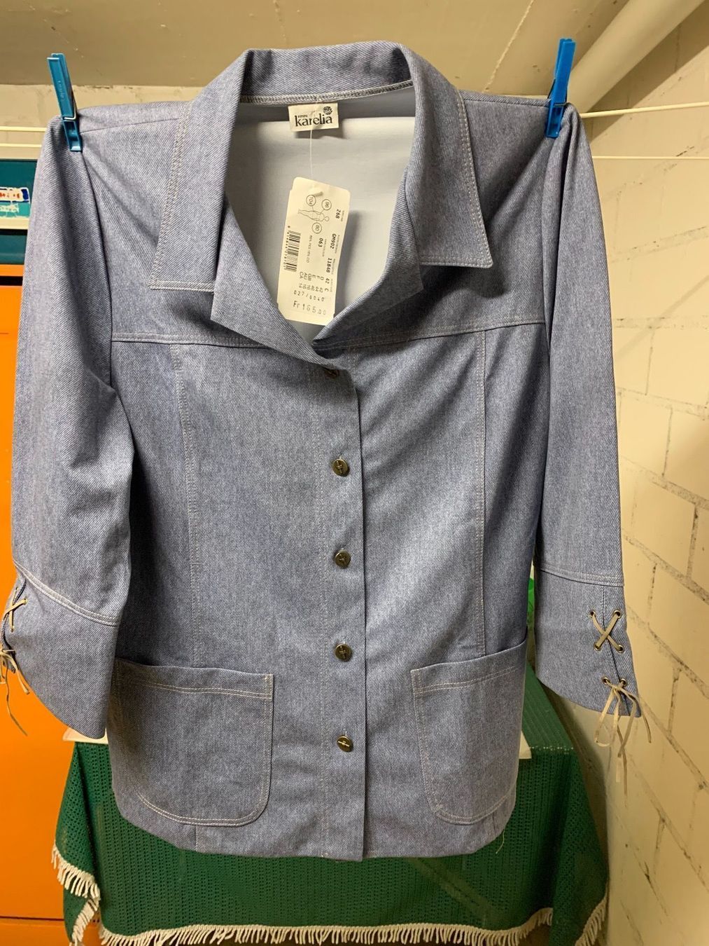 Jacken: Neu Damejacke KARELIA grösse 42 – Gebraucht aus Thun von jeff070