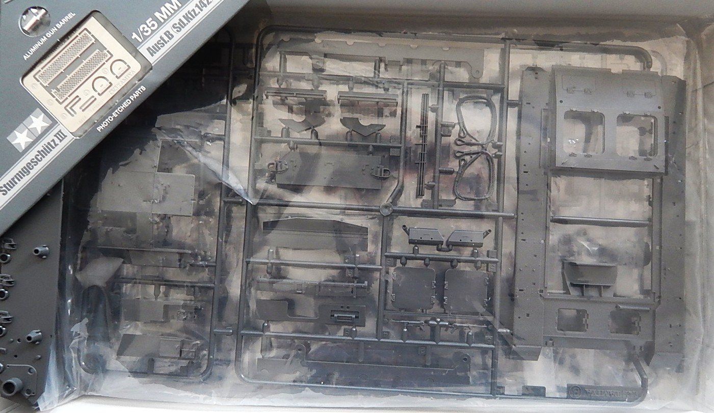 Tamiya Kit di modellismo & Modellini statici: Sturmgeschütz III Ausf. B – Usato da Neuchâtel venduto da PAB2000 1