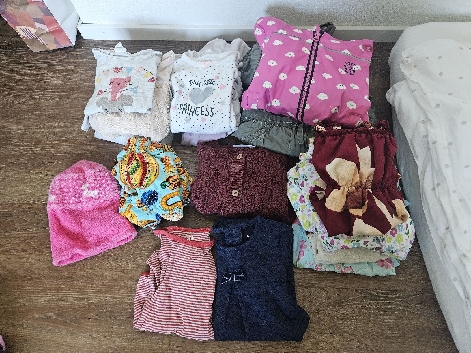 Kleiderpakete & -sets: Mädchenkleider, Grösse 80 – Gebraucht aus Rüti ZH von lui_99y6