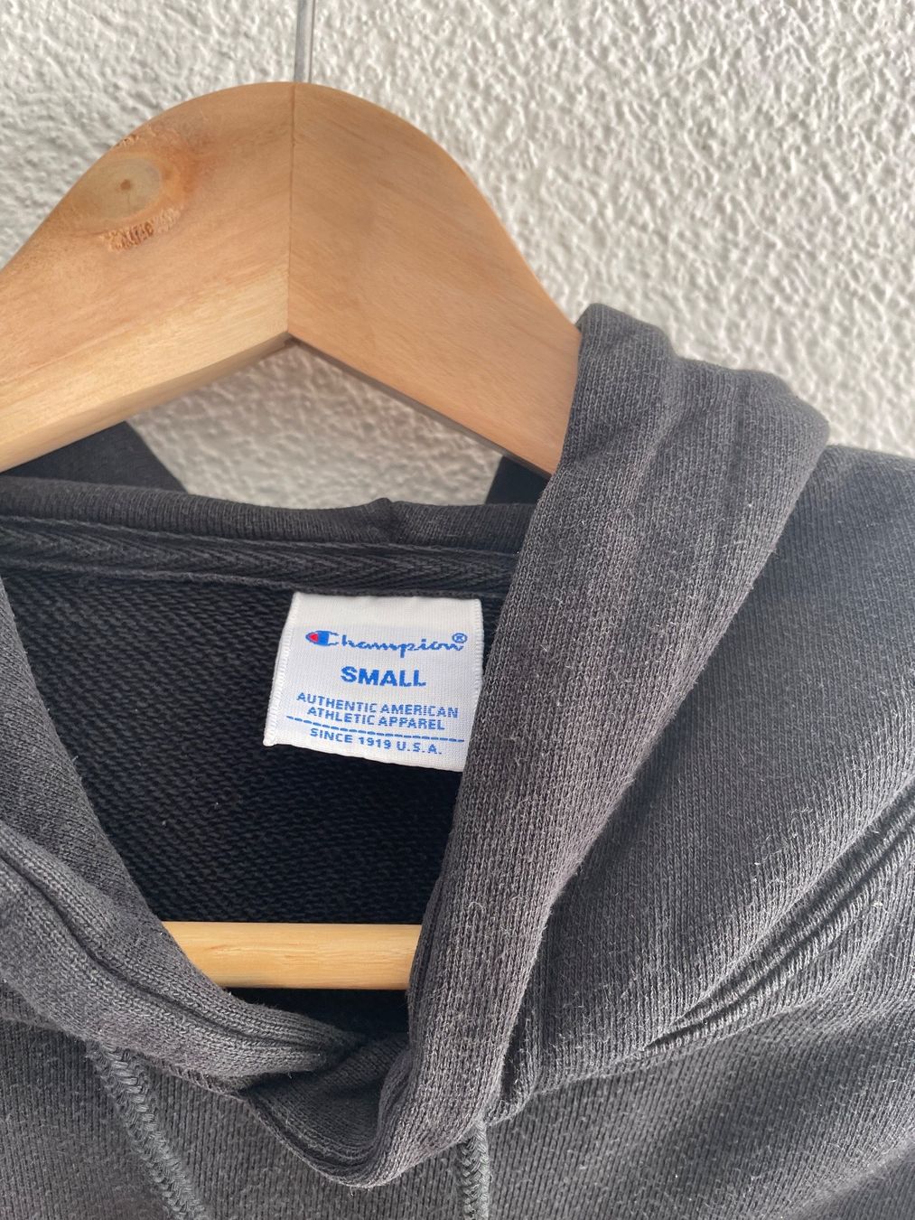 Champion Pullover & Sweatshirts: Champion Pullover schwarz S – Gebraucht aus St.Urban von leo_7gfq 1