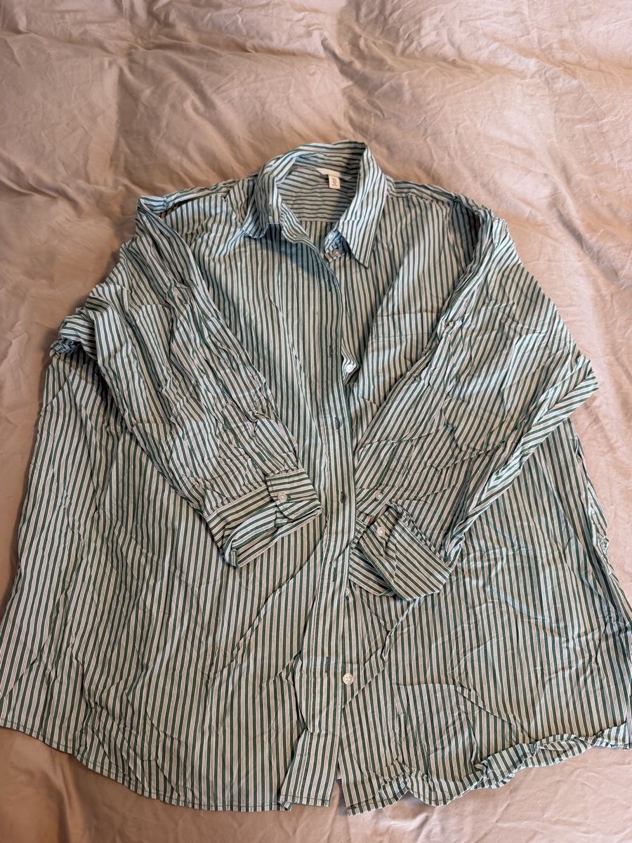 H&M Lotti di vestiti: H&M Striped Shirt & Shorts Set – Usato da Horgen venduto da Elizhadz 4