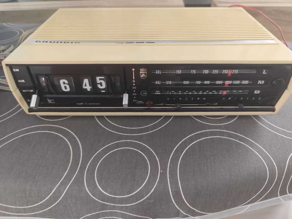 Superbe Radio Réveil Vintage - Grundig 1985 - Excellent état (Gebraucht